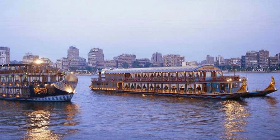 Cairo: Buffet Dinner Cruise with Folkloric Show - Seating and crowd levels