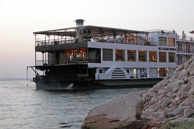 Cairo dinner Cruise with Belly dancer show - Live music, belly dancing, and Tanoura spinning