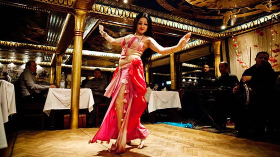 Cairo: Nile Maxim Luxurious Dinner Cruise with Dance Show - What arrives on the dinner table