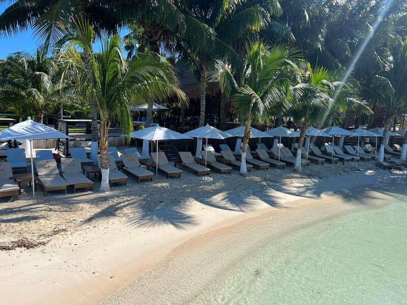 Cancun: Isla Mujeres Catamaran + Coco Bongo Show - Lunch at Zaza Beach Club