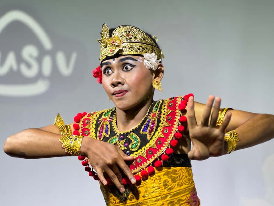 Canggu: Deaf Dancer Show with Dinner - How the 90-minute evening unfolds