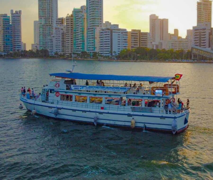Cartagena de Indias: Sunset Cruise Open Bar with Dance Show - What this Cartagena cruise really offers