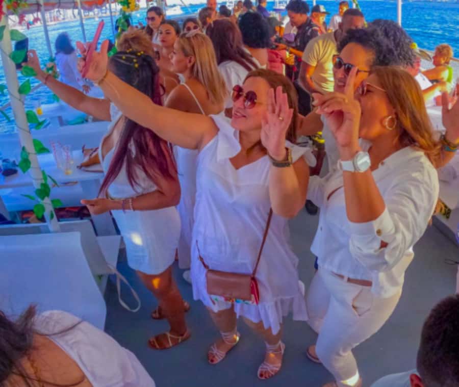 Cartagena de Indias: Sunset Cruise Open Bar with Dance Show - Who will enjoy the Bequia most?