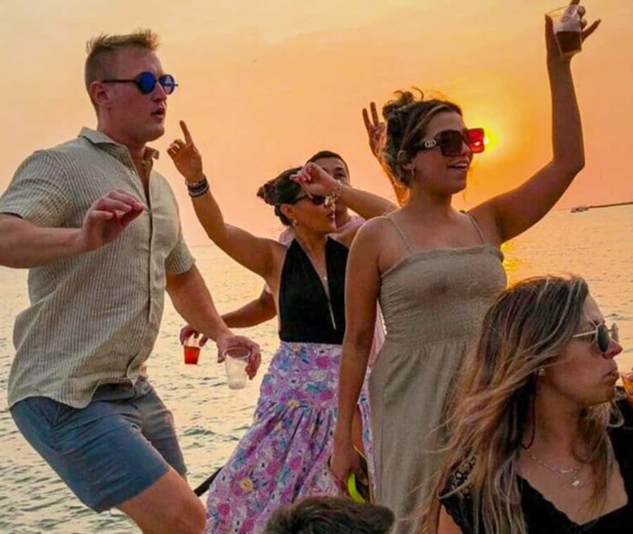 Cartagena de Indias: Sunset Cruise Open Bar with Dance Show - Meeting at La Bodeguita Dock Door 4