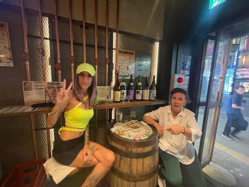 Casual Japanese sake tasting and snack experience, Kabukicho - Finding the upstairs bar near Shinjuku