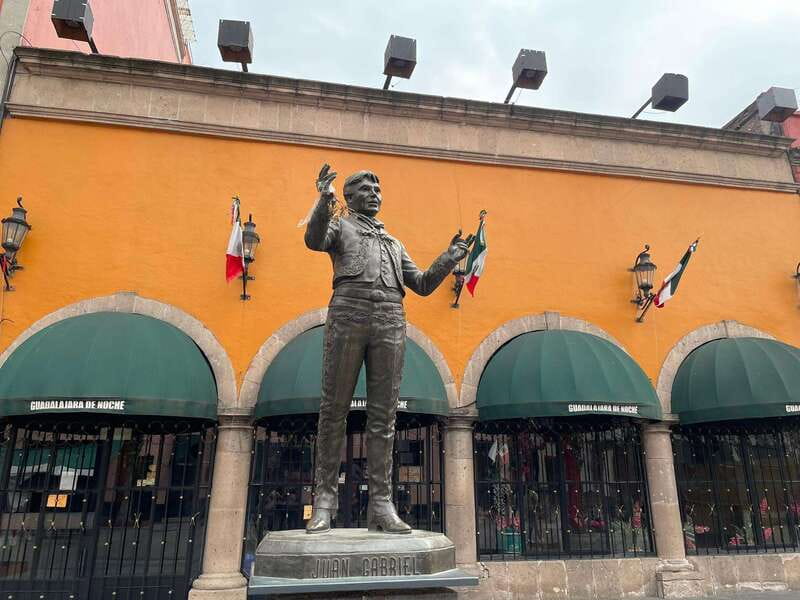 CDMX: Garibaldi Copa Show - The one-hour show and included toast