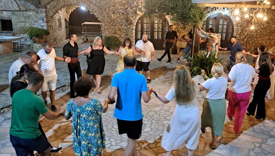 Chania: Cretan Folklore Dance Show with Dinner - Food requests, children, and the shared-table setup
