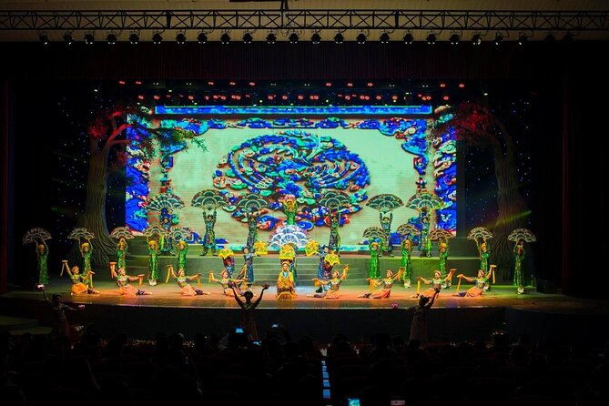 Charming Da Nang Show : Culture-Art-History-LifeStyle of Vietnam - Music and dance keep the pace moving