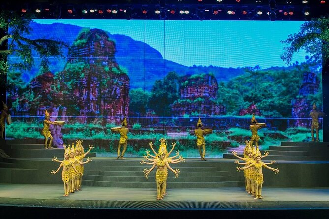 Charming Da Nang Show : Culture-Art-History-LifeStyle of Vietnam - Three partner routines add a sharper surprise