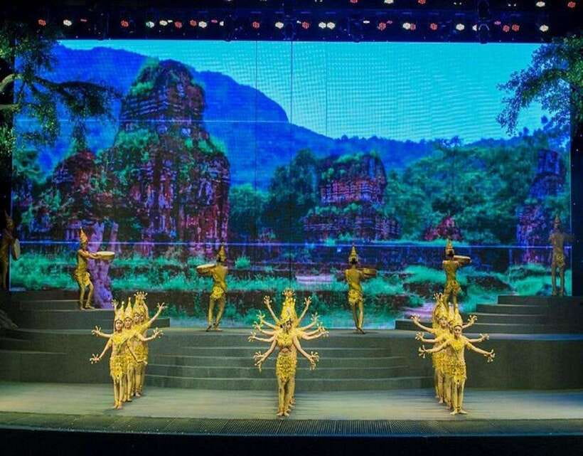 Charming Da Nang Show: Culture, History, Art Vietnamese Show - Costumes and Symbols Tell Much of the Story