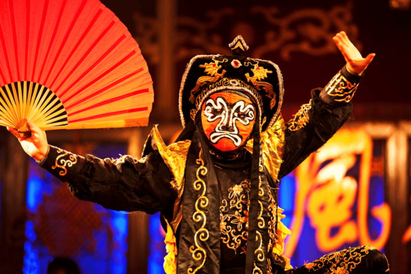 Chengdu: Sichuan Opera Face-Changing and Acrobatics Show - Language, storytelling, and what you can follow