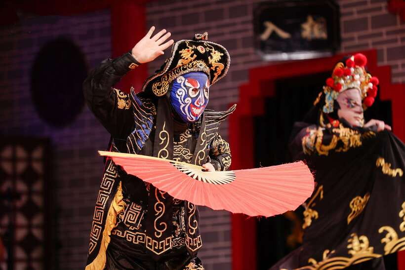 Chengdu: Sichuan Opera Face-Changing and Acrobatics Show - Who will get the most from this experience