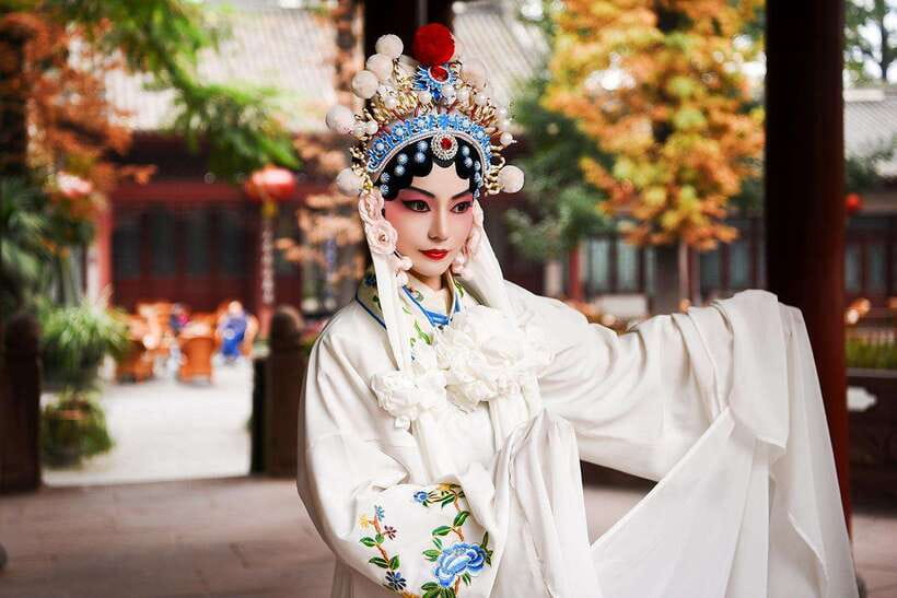 Chengdu: Sichuan Opera Show ShufengYayun & Covered Bowl Tea - Arriving at the old theater on Qintai Road