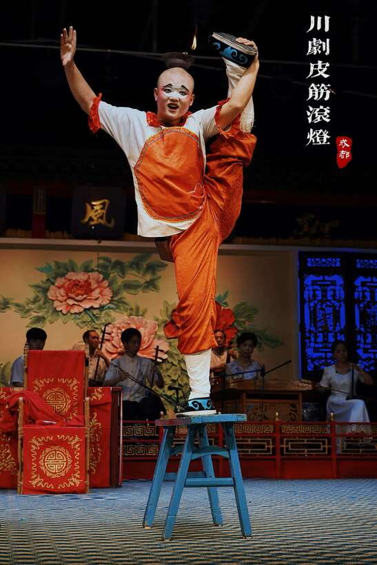 Chengdu Sichuan Opera Show Ticket - Shu Feng Ya Yun - Back massage, ear cleaning, and the souvenir option