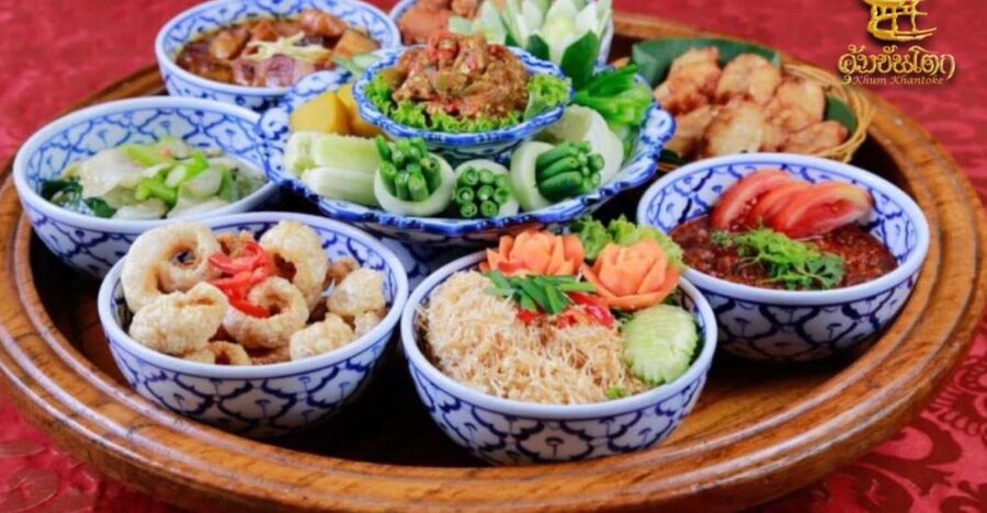 Chiang Mai: Khum Khantoke Northern Thai Cuisine and Show - Arriving behind Big C Extra