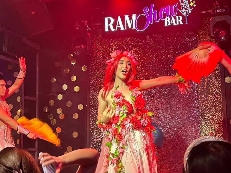 Chiang Mai: Ladyboy Cabaret Show with Dinner and Drinks - Key points at a glance