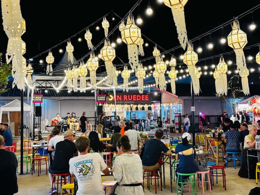 Chiang Mai: Ladyboy Cabaret Show with Dinner and Drinks - FAQ