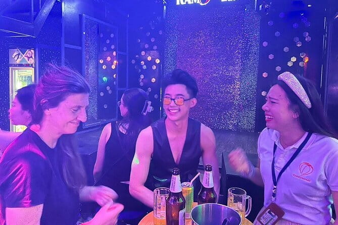 Chiang Mai: Ladyboy Cabaret – Stories, Dinner and Sparkle - The red songthaew pickup gives the evening a local start