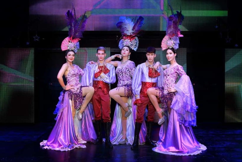 Chiang Mai: Siam Dragon Cabaret Show with Optional Transfer - Getting there and using the optional transfer