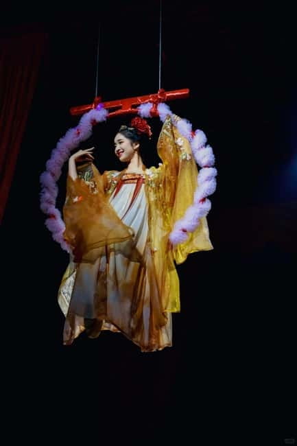 Chongqing: Qingyu Banquet Experience with Show and Dinner - What the stage production adds