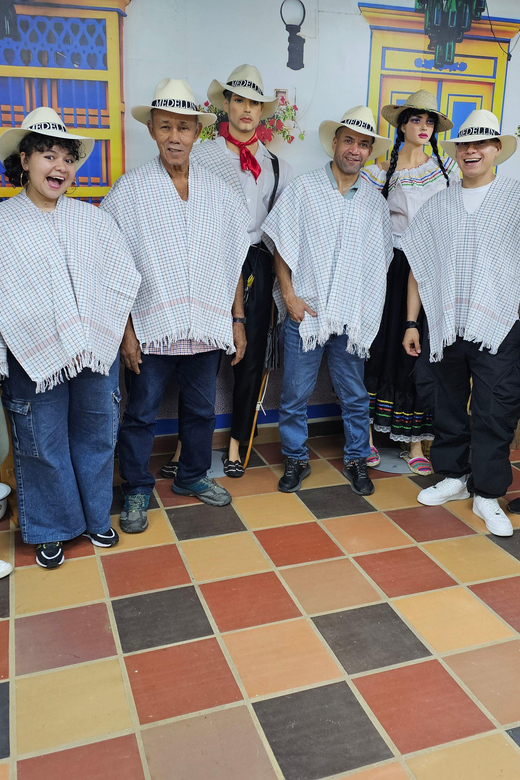 Coffee Experience with roasting show in Comuna 13 - Timing, Language, and Practical Details