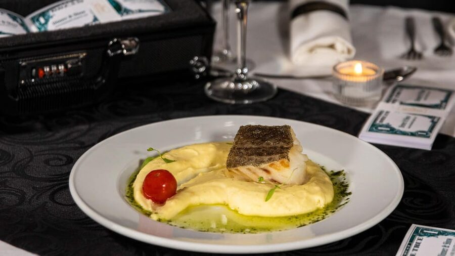 Coimbra: Erotic Cabaret Show and Dinner - A dinner that shares the spotlight with cabaret