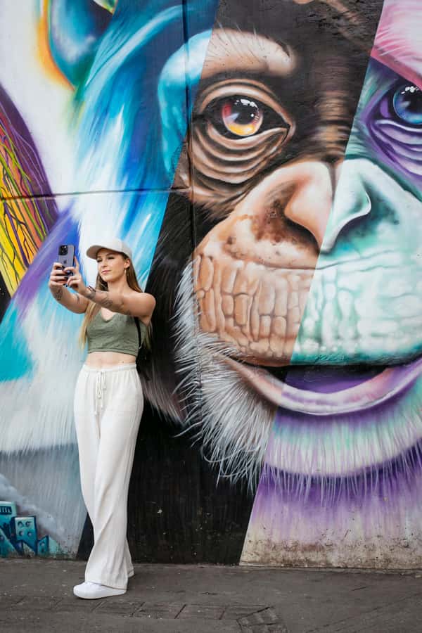 Comuna 13: Graffiti Tour with Tasting, Live Show, & Gallery - Why Comuna 13 graffiti tells more than a visual story