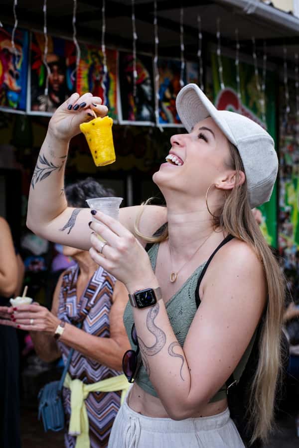 Comuna 13: Graffiti Tour with Tasting, Live Show, & Gallery - Mango tasting and a useful break