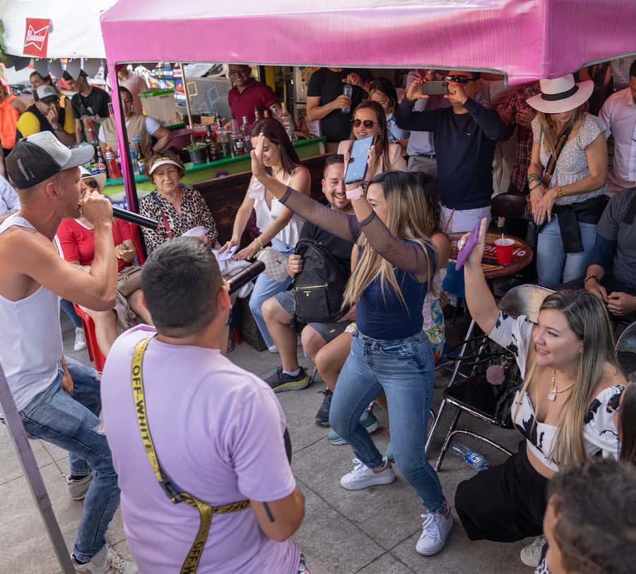 Comuna 13: Graffiti Tour with Tasting, Live Show, & Gallery - What the drone video adds