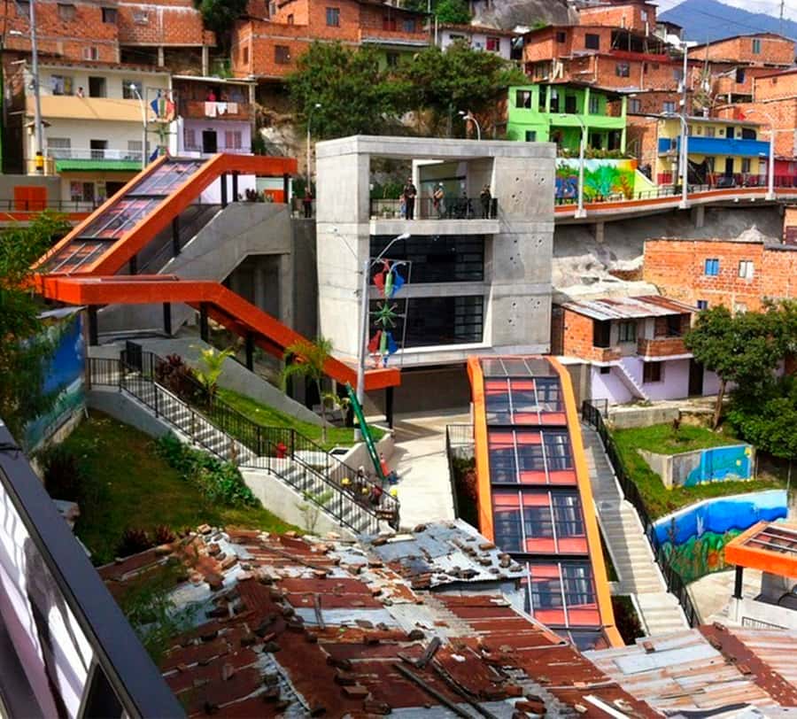 Comuna 13: Graffiti Tour with Tasting, Live Show, & Gallery - Starting in El Poblado and traveling to Comuna 13
