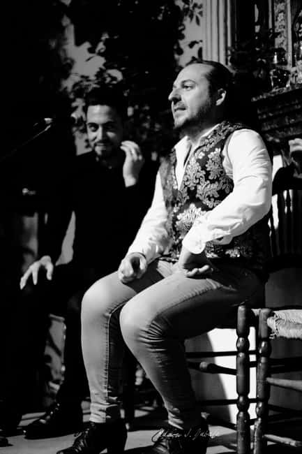 Córdoba: Flamenco show and gourmet dinner in a patio - A 60-minute flamenco performance