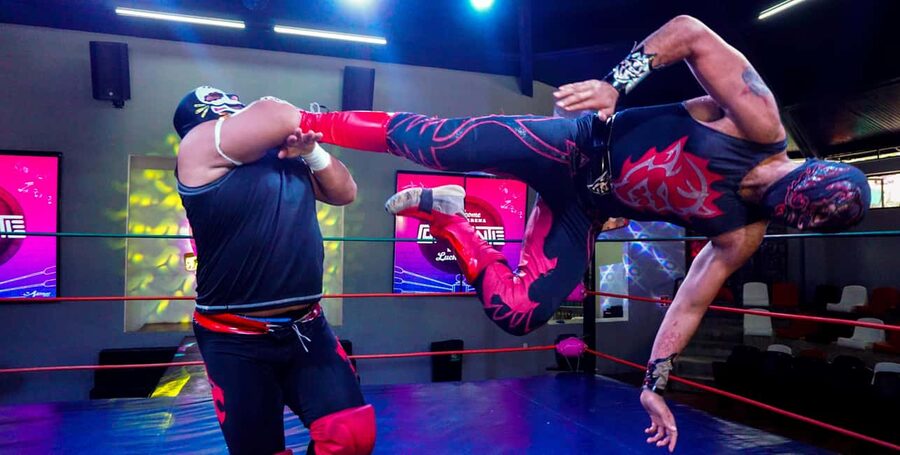 Cozumel: Mexican Wrestling Show with Tacos & Margaritas! - The show: masks, acrobatics, and good versus evil