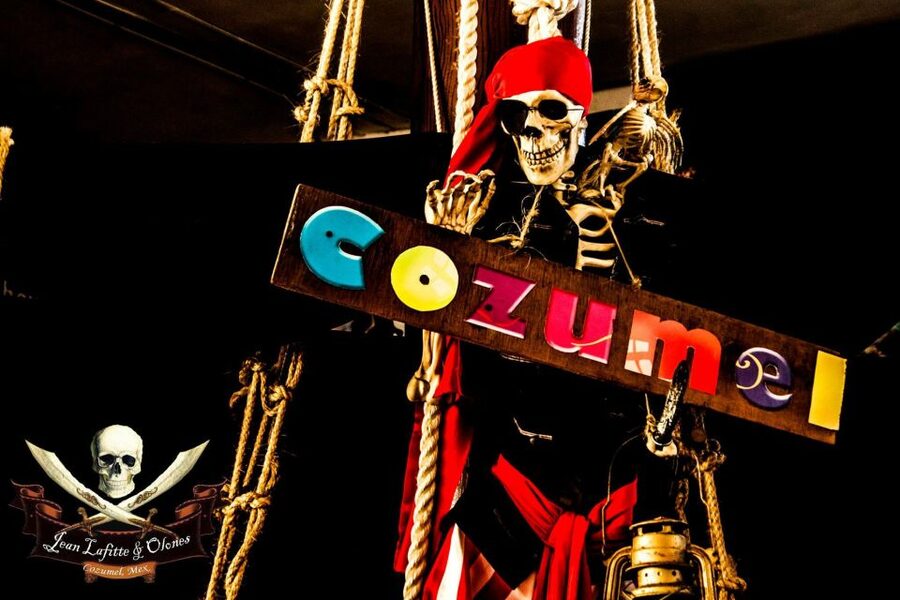 Cozumel: Pirate Ship Cruise with Open Bar, Dinner, and Show - Practical tips for getting more from the night