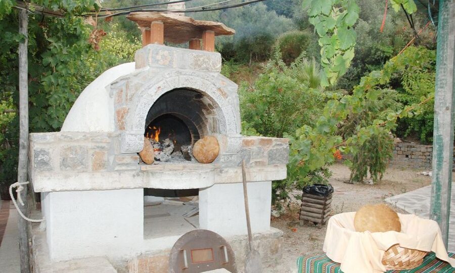 Cretan Night Experience, Dinner & Show - Why the guide can shape the whole night