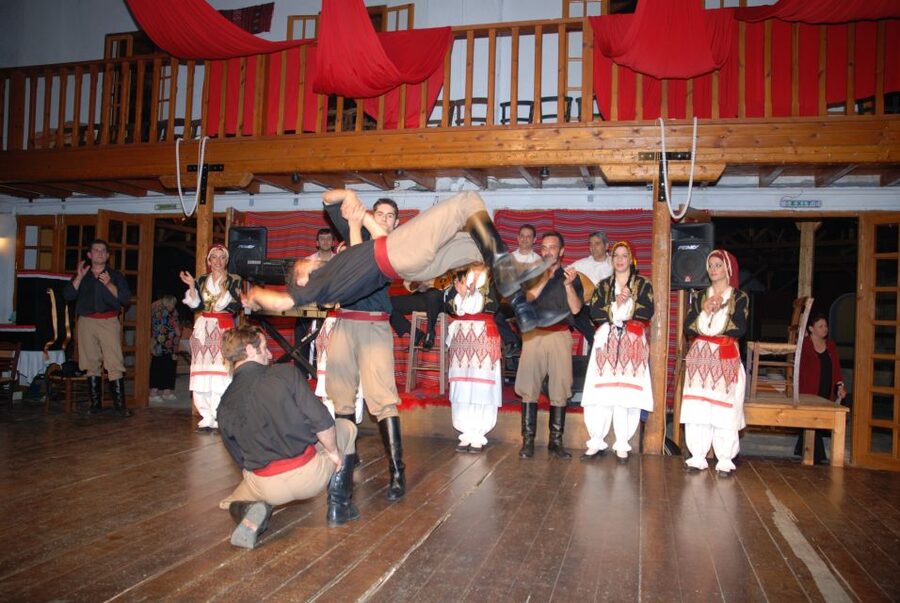 Crete: Traditional Dance Show and Buffet Dinner with Wine - Languages, guides, and group comfort