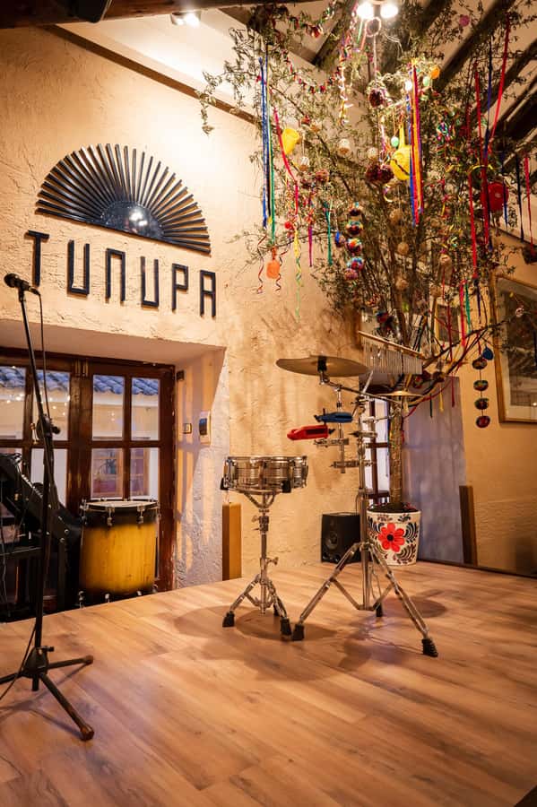 Cusco: Folkloric Andean Show & 3-Course Dinner at Tunupa - A lively first night in Cusco’s main square