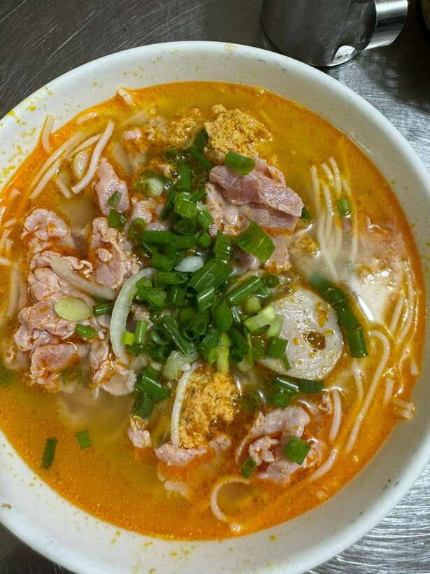 Da Nang City Street Food Tour With Live Music Tien Sa Show - Dragon Bridge, Tran Thi Ly Bridge, and My Khe Beach