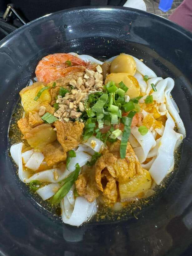 Da Nang City Street Food Tour With Live Music Tien Sa Show - The Tien Sa Show at Trung Vuong Theater