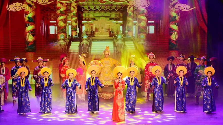 Da Nang: Da Nang Charming show ticket - Ao dai and non la bring familiar Vietnamese images to life