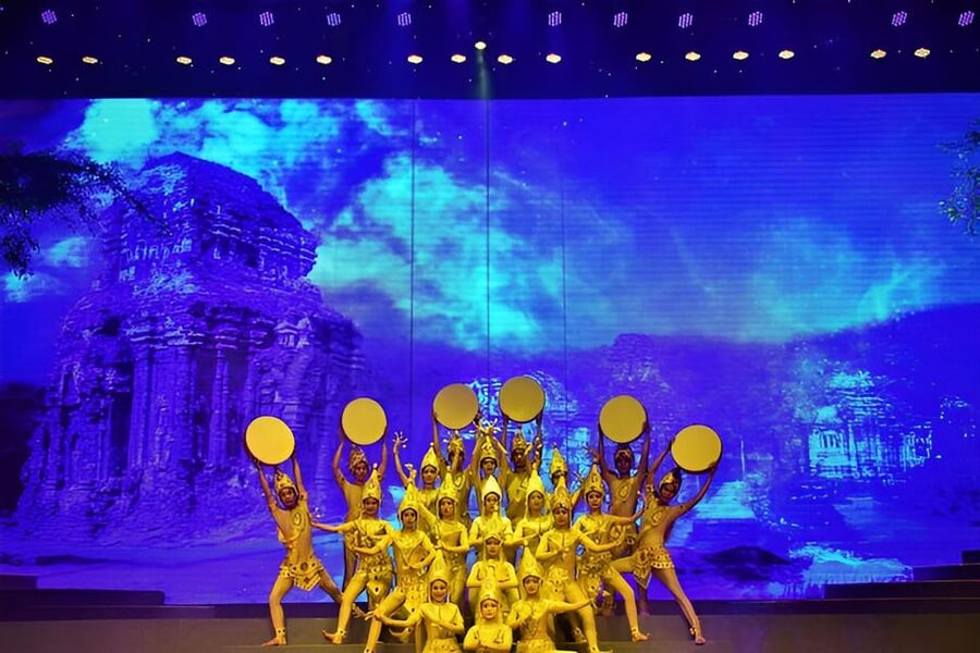 Da Nang: Da Nang Charming show ticket - The lotus dance turns a national flower into movement