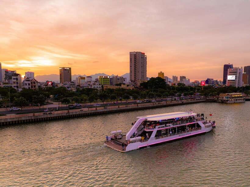 Da Nang: Poseidon Cruise with Dinner and Dragon Bridge Show - The Han River at night