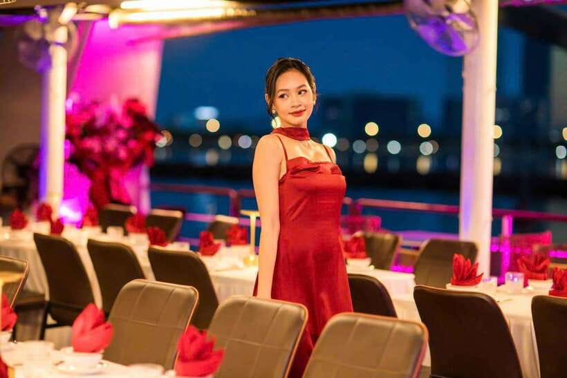 Da Nang: Poseidon Cruise with Dinner and Dragon Bridge Show - The Dragon Bridge fire and water show at 9 PM