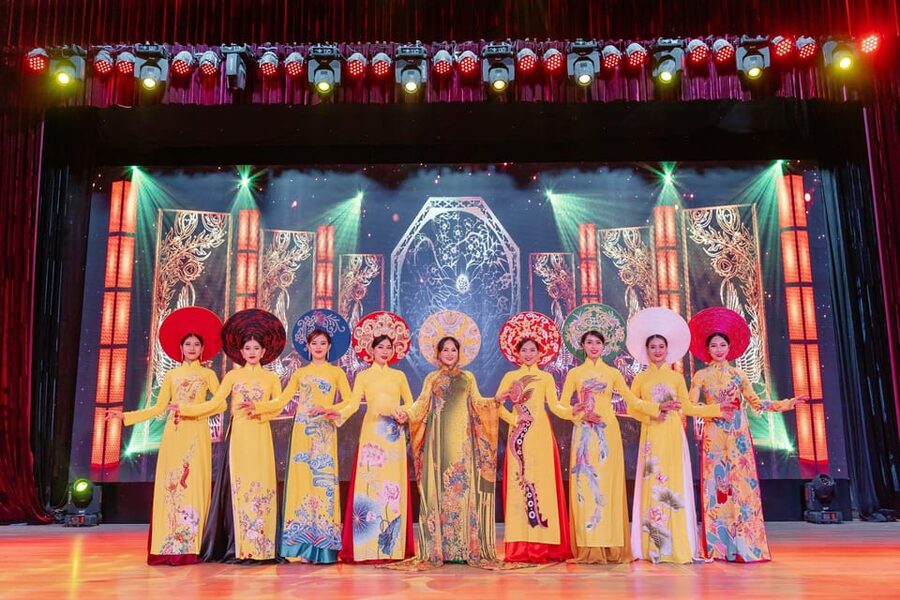 Da Nang "The Ao Dai" Show: Timeless Vietnamese Elegance - Key points at a glance