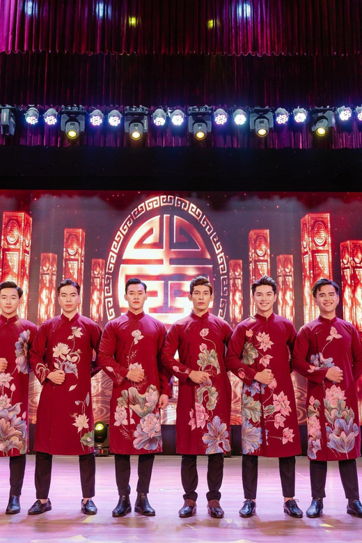 Da Nang "The Ao Dai" Show: Timeless Vietnamese Elegance - White Ao Dai and the story of schoolgirls