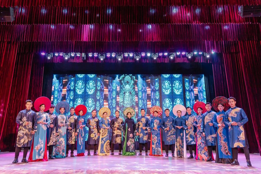 Da Nang "The Ao Dai" Show: Timeless Vietnamese Elegance - The final Ao Dai presentation