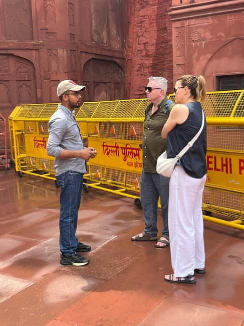 Delhi: Akshardham Temple Tour with Light and Water Show - The temple architecture and carved detail