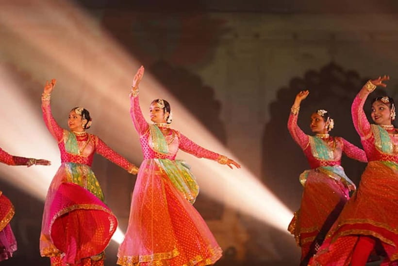 Delhi: Red Fort Light and Sound Show Guided Tour - Should you book the Red Fort Light and Sound Show?