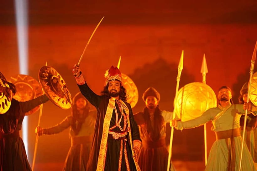 Delhi: Red Fort Light and Sound Show Guided Tour - The fort’s architecture is part of the performance