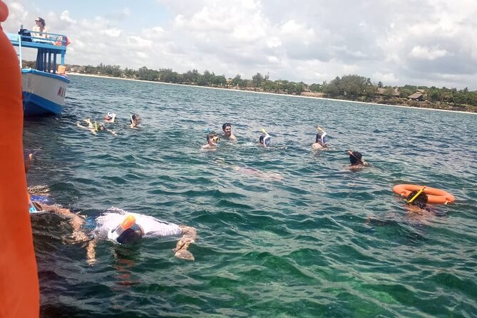 Diani Beach: Glass-bottom Boat Ride with Underwater Show - From your hotel to Diani’s public beach