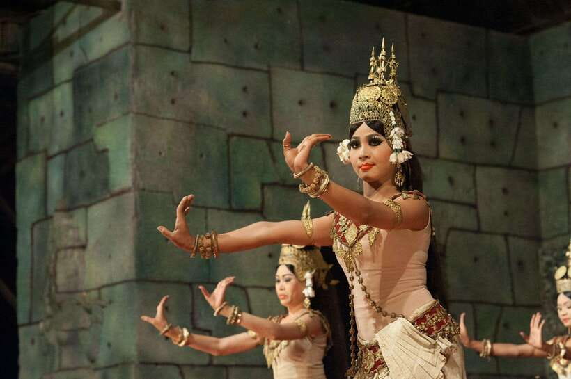Dinner Show Apsara Dance, Pickup round trip included - The tuk-tuk pickup sets the tone